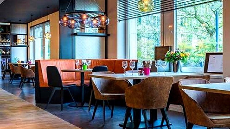 Park Inn Poznan - מסעדה